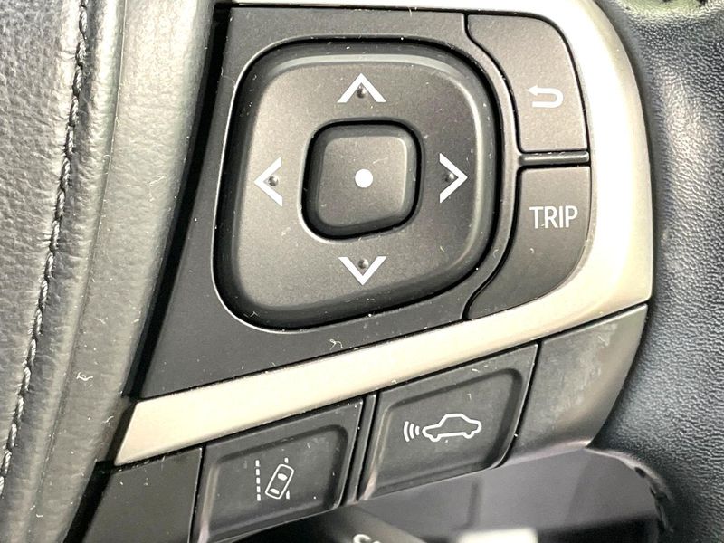 2018 Toyota Harrier Hybrid DAA-AVU65W (UW-6ab09eb8da9bb)[16]