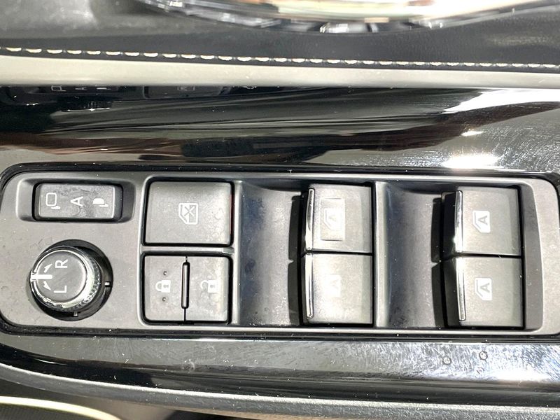 2018 Toyota Harrier Hybrid DAA-AVU65W (UW-6ab09eb8da9bb)[9]