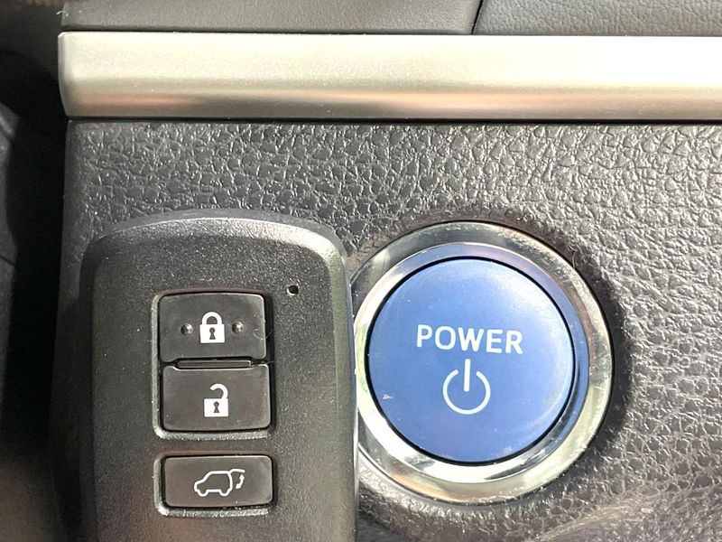 2018 Toyota Harrier Hybrid DAA-AVU65W (UW-6ab09eb8da9bb)[11]