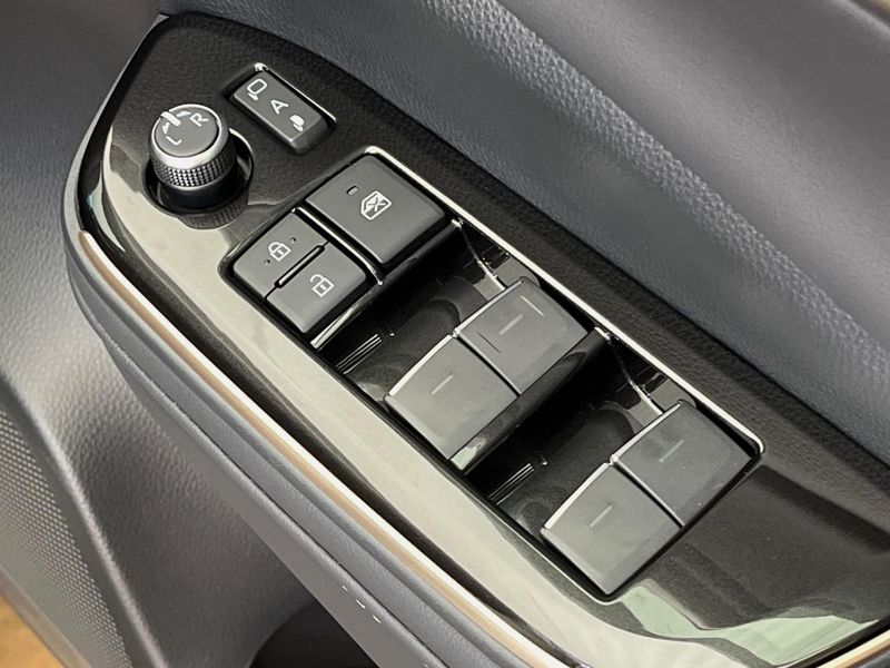 2024 Toyota Crown Sports 6AA-AZSH36W (UW-6ab09ee30a7aa)[17]
