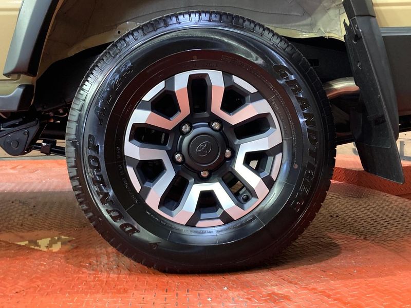 2025 Toyota Land Cruiser 70 3DA-GDJ76W (UW-6ab09f7b6e5d9)[10]