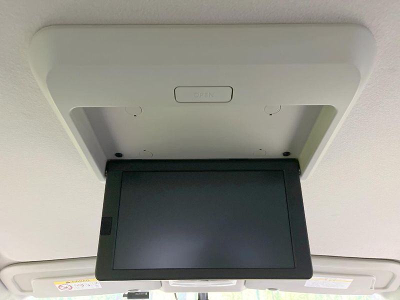 2017 Nissan Serena DAA-GFC27 (UW-6ab09f800f9f3)[24]