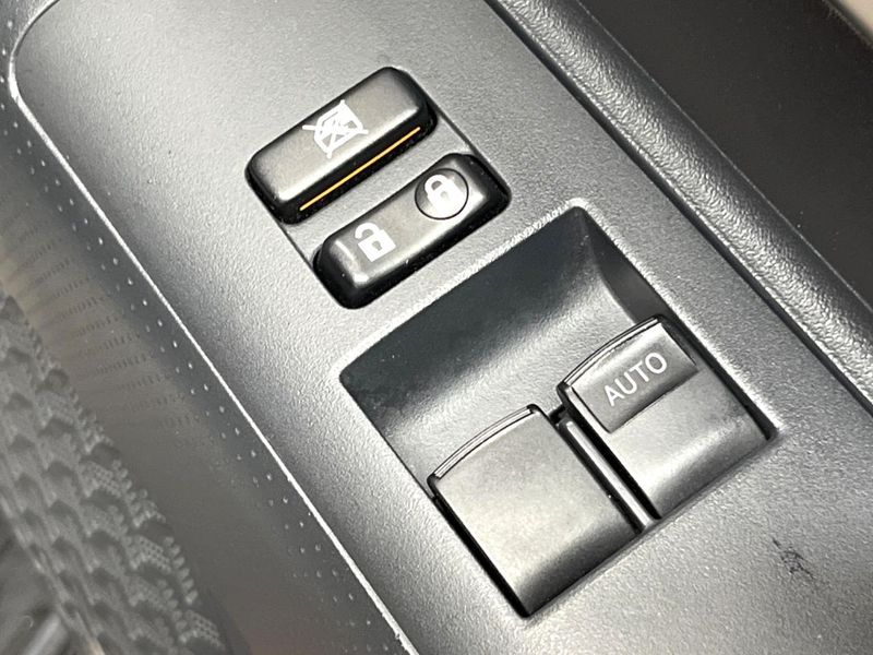 2015 Toyota FJ CRUISER CBA-GSJ15W (UW-6ab09fa5d41ba)[22]