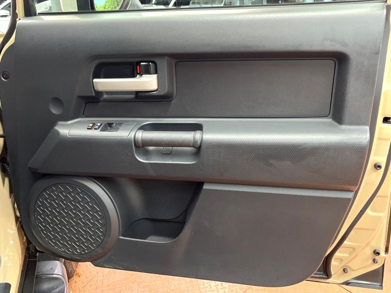 2015 Toyota FJ CRUISER CBA-GSJ15W (UW-6ab09fa5d41ba)[21]