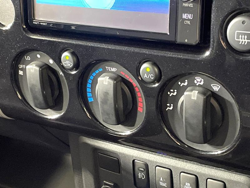 2017 Toyota FJ CRUISER CBA-GSJ15W (UW-6ab09fa647c55)[18]