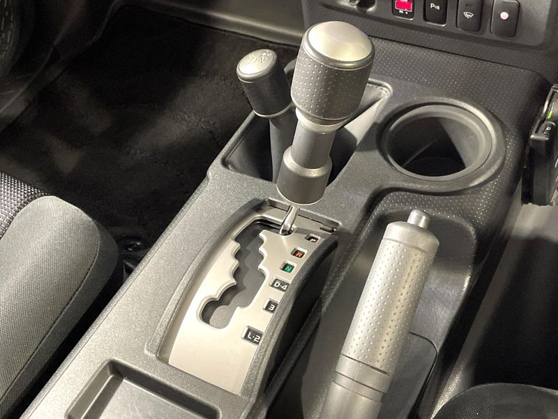 2017 Toyota FJ CRUISER CBA-GSJ15W (UW-6ab09fa647c55)[23]