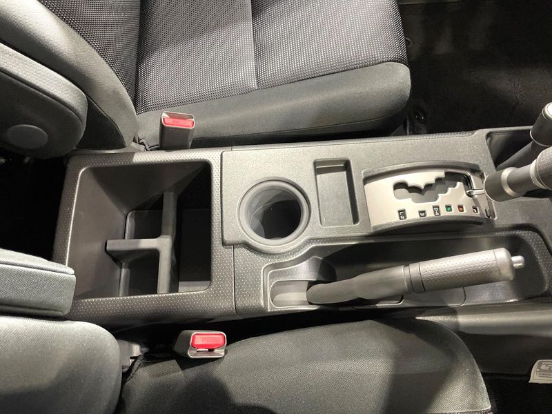 2017 Toyota FJ CRUISER CBA-GSJ15W (UW-6ab09fa647c55)[24]