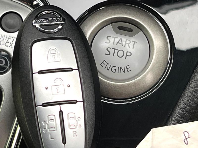 2013 Nissan Serena DAA-HFC26 (UW-6ab09fd8a0225)[11]