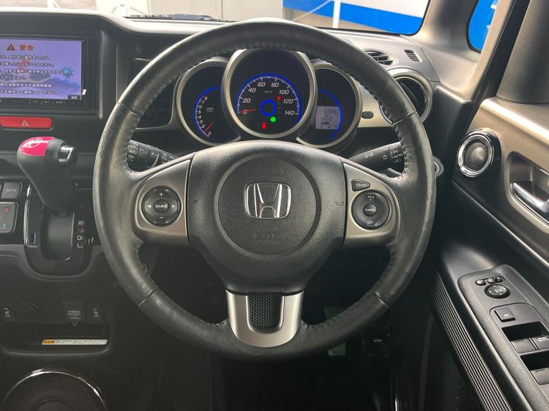 2015 Honda N-BOX Slash DBA-JF1 (UW-6ab0a00737a53)[23]