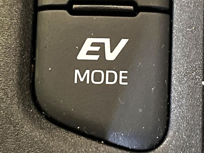 2023 Toyota Yaris 6AA-MXPH15 (UW-6ab0a1643d3c9)[21]
