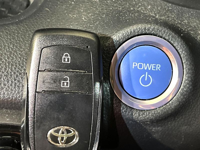2023 Toyota Yaris 6AA-MXPH15 (UW-6ab0a1643d3c9)[12]