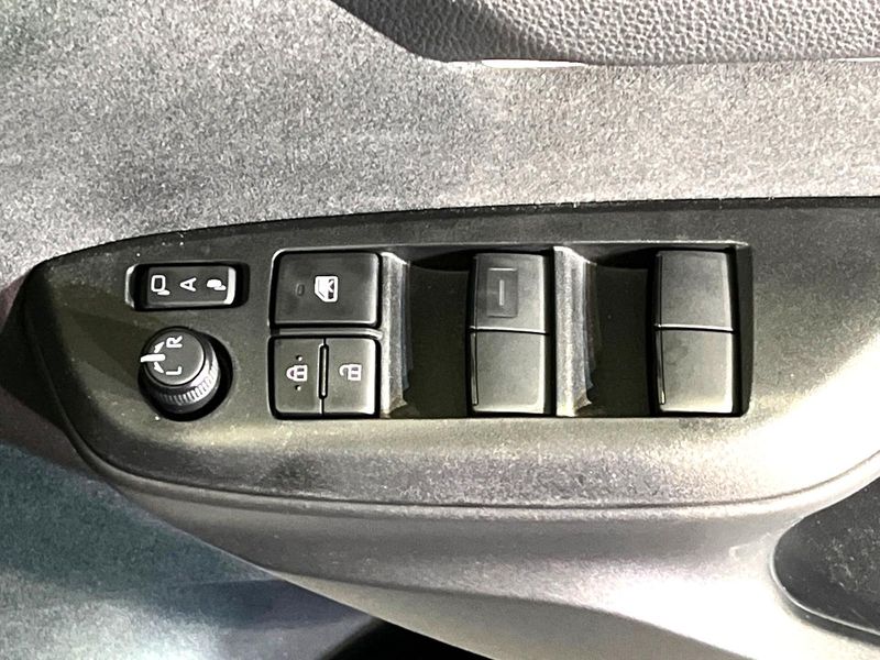 2023 Toyota Yaris 6AA-MXPH15 (UW-6ab0a1643d3c9)[7]