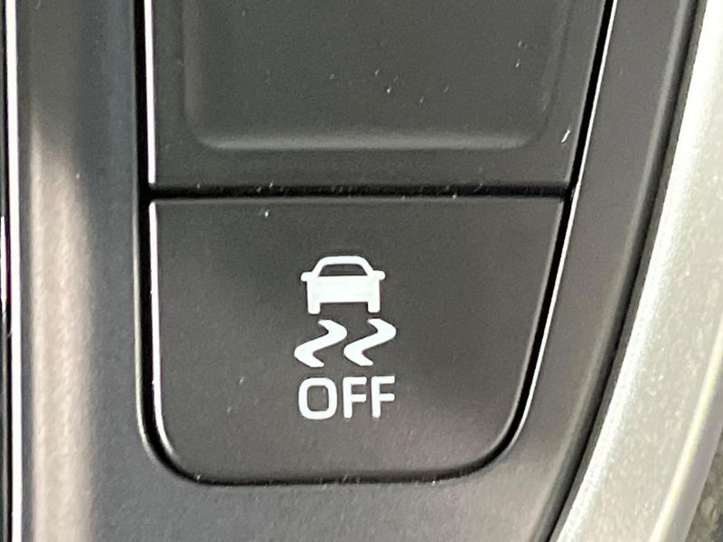 2023 Toyota Voxy 6BA-MZRA90W (UW-6ab0a1a21a312)[14]
