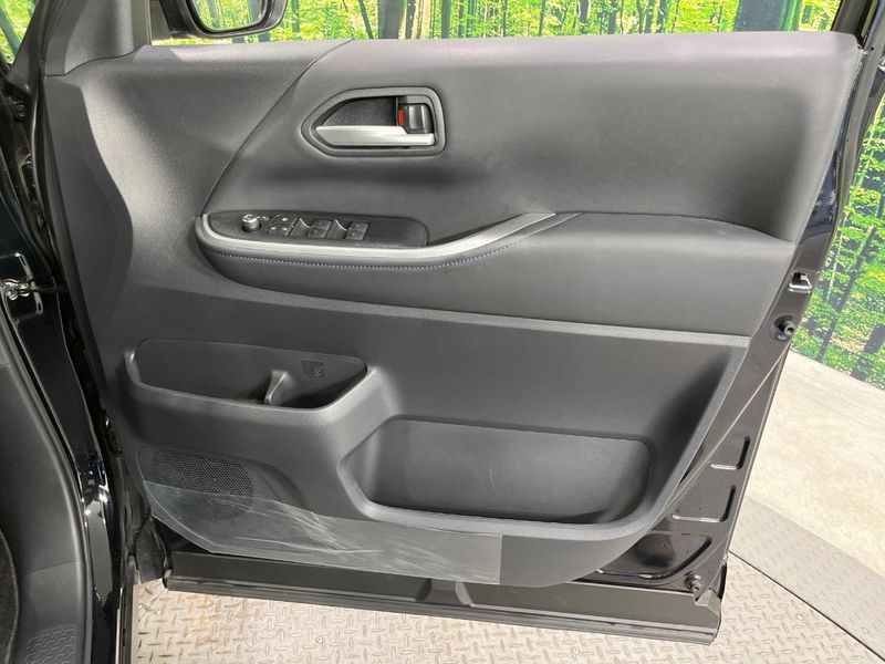 2023 Toyota Voxy 6BA-MZRA90W (UW-6ab0a1a21a312)[25]