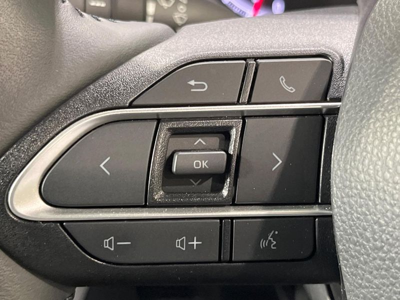 2023 Toyota Voxy 6BA-MZRA90W (UW-6ab0a1a21a312)[26]