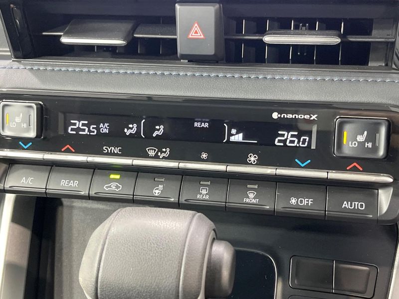 2023 Toyota Voxy 6BA-MZRA90W (UW-6ab0a1a21a312)[19]