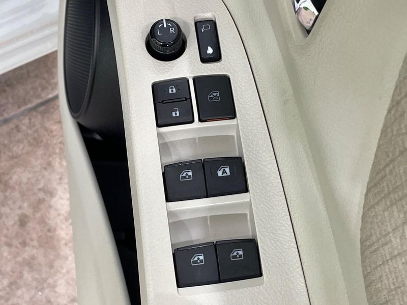 2017 Toyota Sienta DAA-NHP170G (UW-6ab0a1c0d4f37)[18]