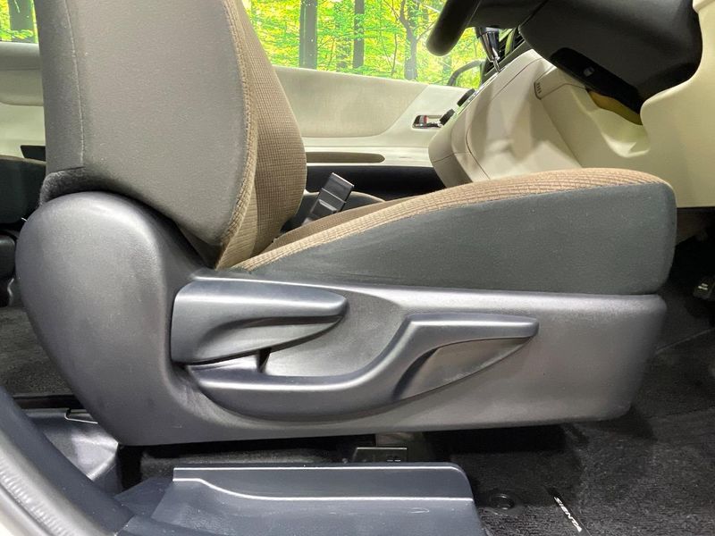 2017 Toyota Sienta DAA-NHP170G (UW-6ab0a1c0d4f37)[19]