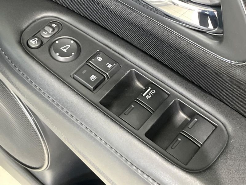 2014 Honda Vezel DAA-RU4 (UW-6ab0a1ee66c4e)[28]