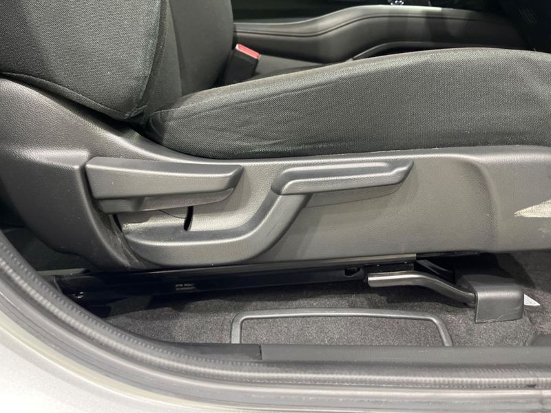 2014 Honda Vezel DAA-RU4 (UW-6ab0a1ee66c4e)[29]