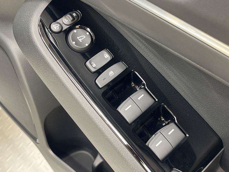 2023 Honda Vezel 6AA-RV5 (UW-6ab0a1f7bd32e)[17]
