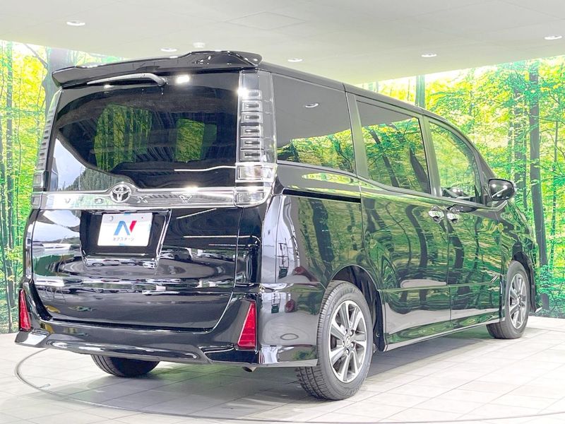 2018 Toyota Voxy DBA-ZRR80W (UW-6ab0a28541df9)[18]