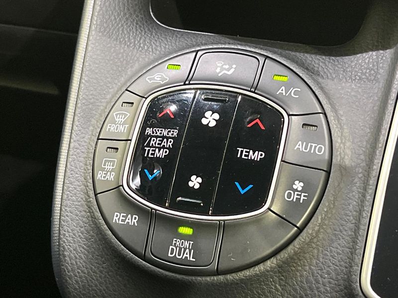 2016 Toyota Voxy DBA-ZRR85G (UW-6ab0a28bf0f24)[20]