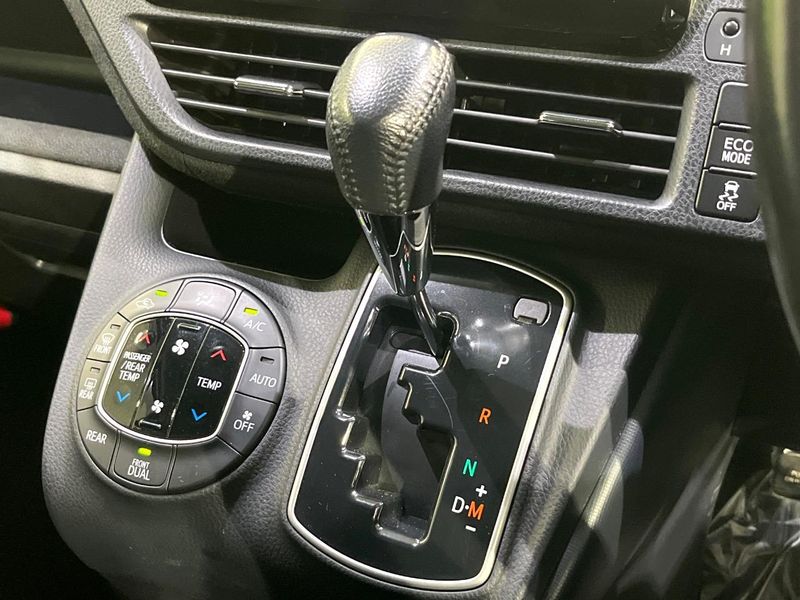 2016 Toyota Voxy DBA-ZRR85G (UW-6ab0a28bf0f24)[27]