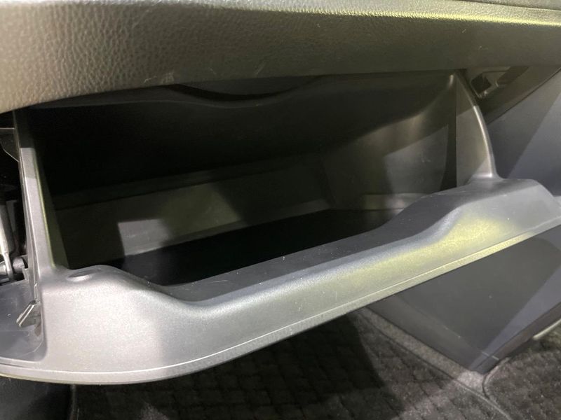 2016 Toyota Voxy DBA-ZRR85G (UW-6ab0a28bf0f24)[12]