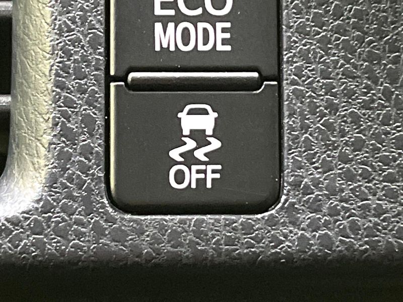 2016 Toyota Voxy DBA-ZRR85G (UW-6ab0a28bf0f24)[29]
