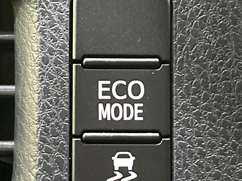 2016 Toyota Voxy DBA-ZRR85G (UW-6ab0a28bf0f24)[28]