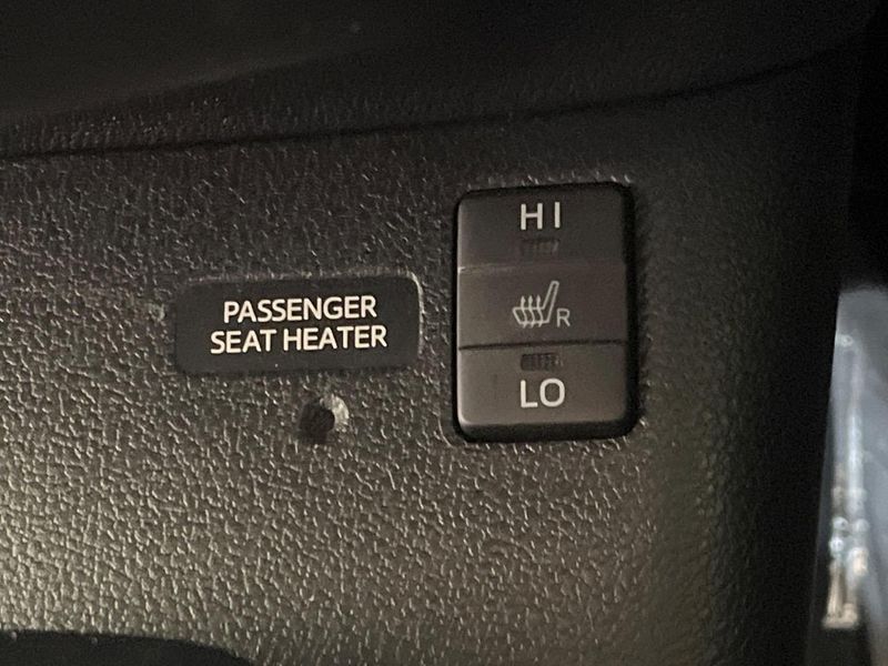 2018 Toyota Prius DAA-ZVW50 (UW-6ab0a2a851c0d)[17]