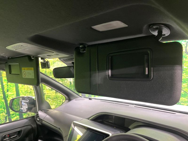 2021 Toyota Voxy 6AA-ZWR80W (UW-6ab0a2c0aefc8)[25]