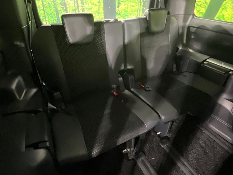 2021 Toyota Voxy 6AA-ZWR80W (UW-6ab0a2c0aefc8)[28]