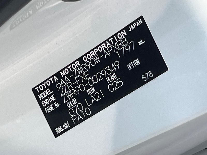 2022 Toyota Noah 6AA-ZWR90W (UW-6ab0a2c2ab8db)[1]