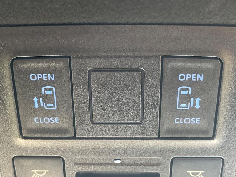 2022 Toyota Noah 6AA-ZWR90W (UW-6ab0a2c2ab8db)[19]