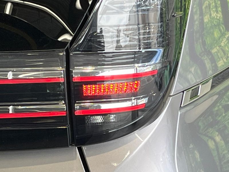 2022 Toyota Voxy 6AA-ZWR90W (UW-6ab0a2c2c3488)[25]