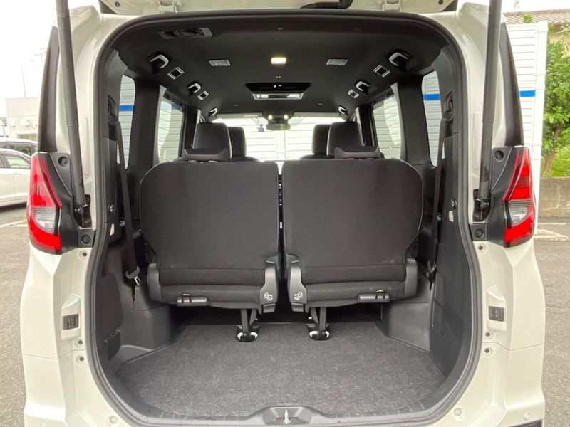 2023 Toyota Noah 6AA-ZWR90W (UW-6ab0a2c9d5952)[28]