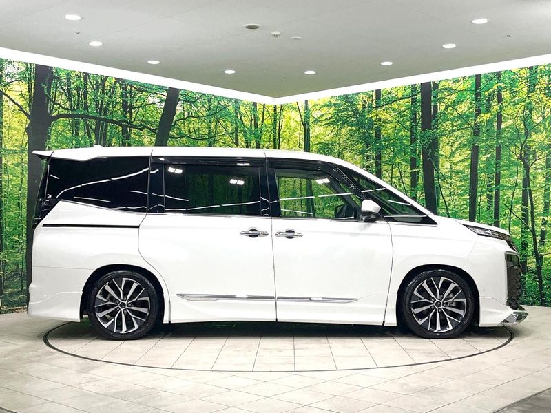 2023 Toyota Voxy 6AA-ZWR90W (UW-6ab0a2ca1bd1f)[29]