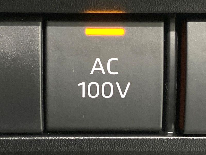 2025 Toyota Voxy 6AA-ZWR90W (UW-6ab0a2ce08c49)[14]