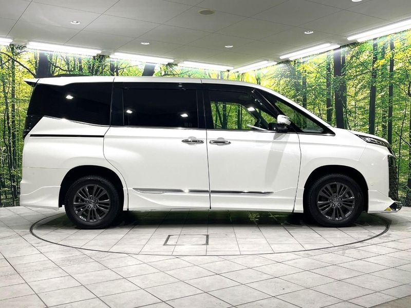 2023 Toyota Voxy 6AA-ZWR95W (UW-6ab0a2d45b5a7)[6]
