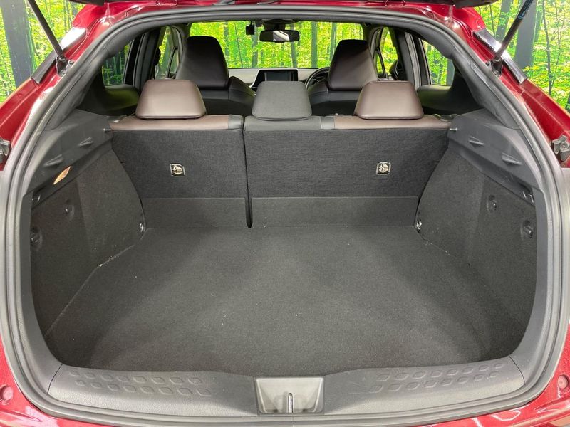 2018 Toyota C-HR DAA-ZYX10 (UW-6ab0a2d8a5a3a)[27]