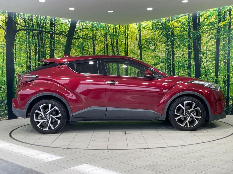 2018 Toyota C-HR DAA-ZYX10 (UW-6ab0a2d8a5a3a)[17]