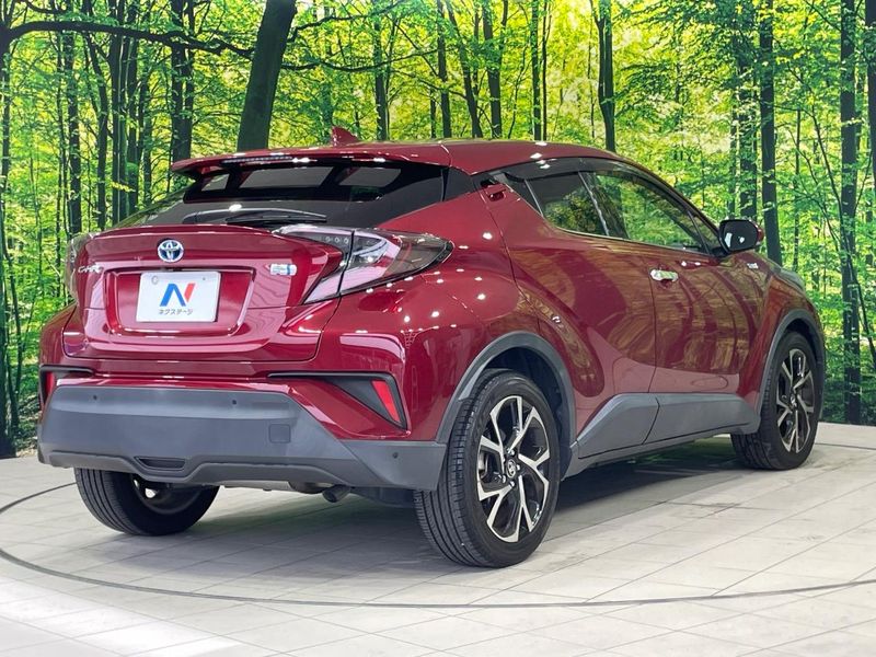 2018 Toyota C-HR DAA-ZYX10 (UW-6ab0a2d8a5a3a)[16]