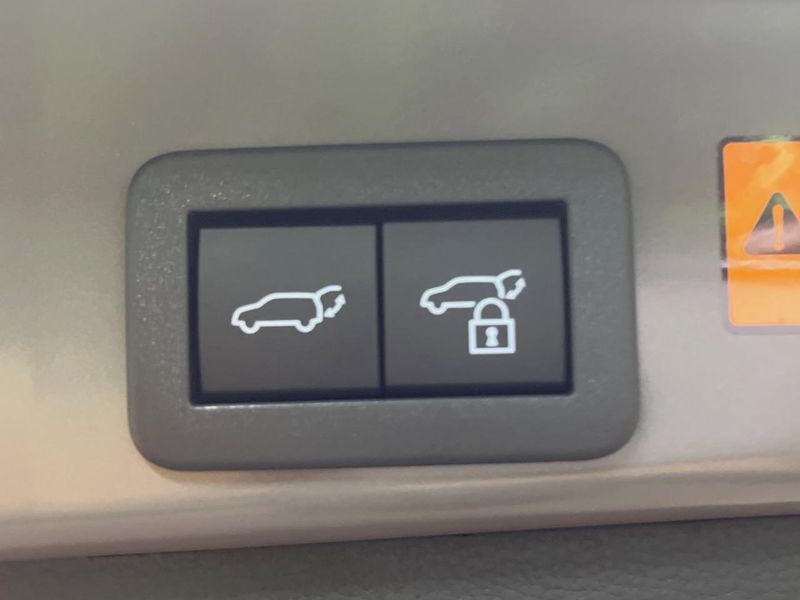 2026 Toyota RAV4 6AA-AXAN64 (UW-6ab1f0414b32f)[17]