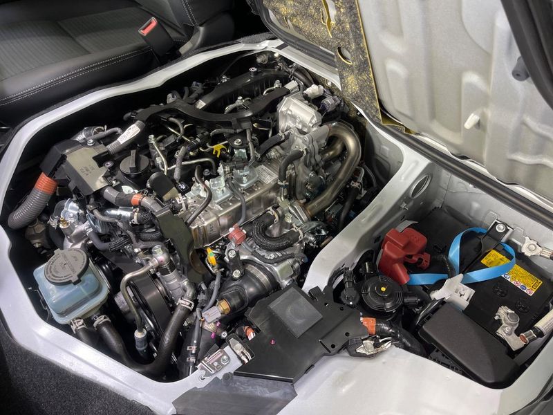 2026 Toyota Hiace Van 3DF-GDH206V (UW-6ab1f0f18035a)[4]