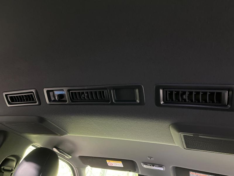 2026 Toyota Hiace Van 3DF-GDH206V (UW-6ab1f0f18035a)[28]