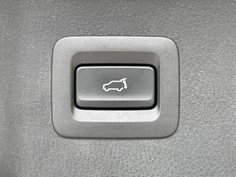 2020 Mazda CX-8 6BA-KG5P (UW-6ab1f1e277ba3)[13]