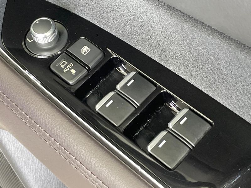 2020 Mazda CX-8 6BA-KG5P (UW-6ab1f1e277ba3)[29]
