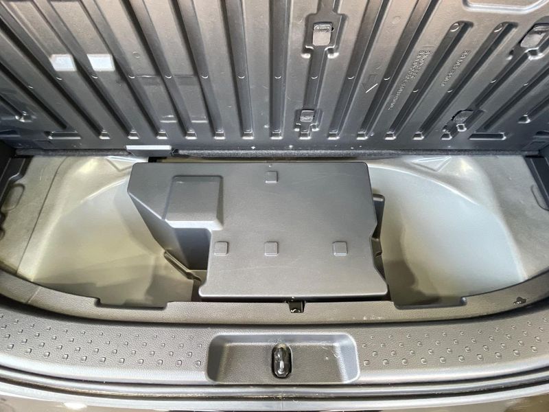 2025 Toyota Sienta 6AA-MXPL10G (UW-6ab1f2f48871a)[25]